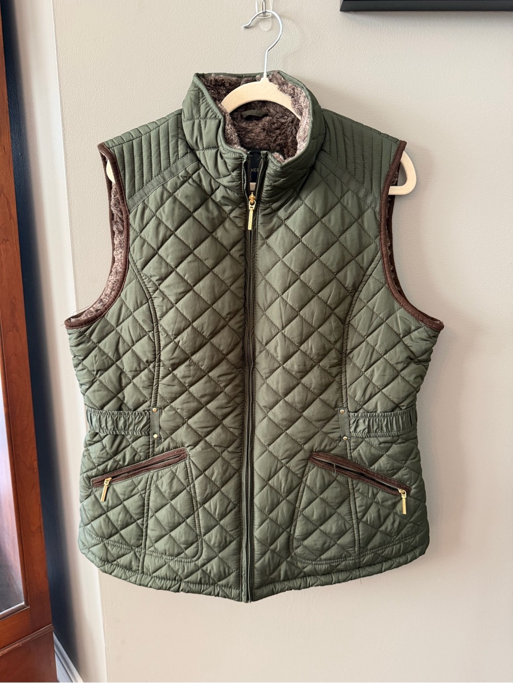 Weatherproof Quilted Olive Green Women's Vest Faux Brown Fur Trim. Large